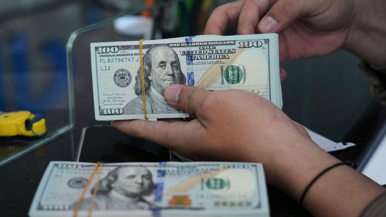 Bargeld angezündet: Jugendliche finden in Moskau Tasche mit 88.000 Dollar