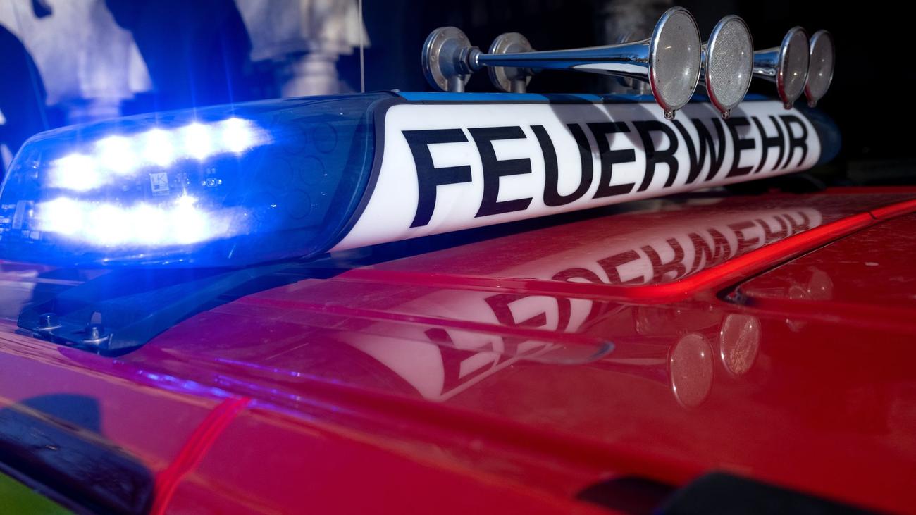 Feuer: Mitarbeiter löscht Firmenbrand