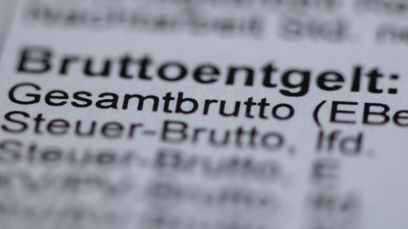 Gehälter: Mittlerer Bruttolohn steigt 2025 um 1.900 Euro