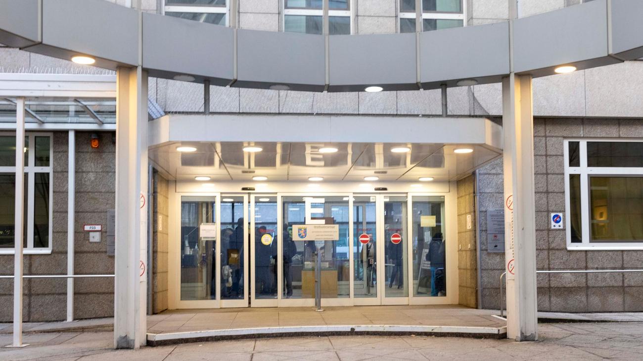 Landgericht Frankfurt: Nach Sturz aus 22. Stock: Mordprozess gegen Ehemann begonnen