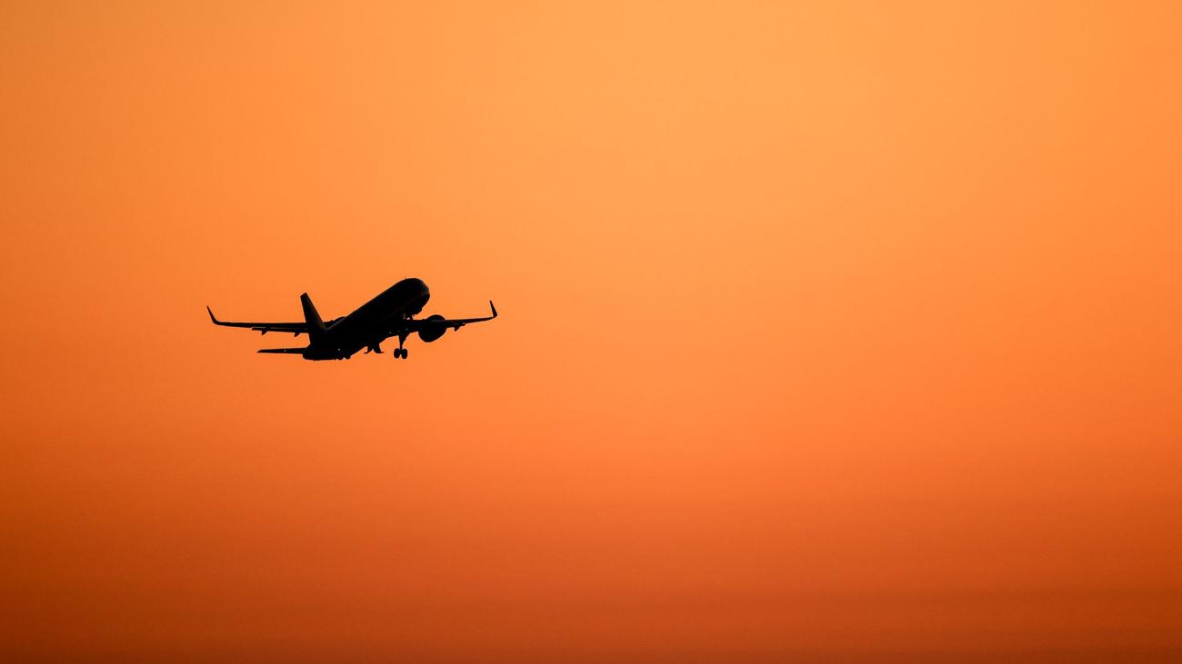 DLR: Wie Flügel für klimaverträgliche Flugzeuge geprüft werden