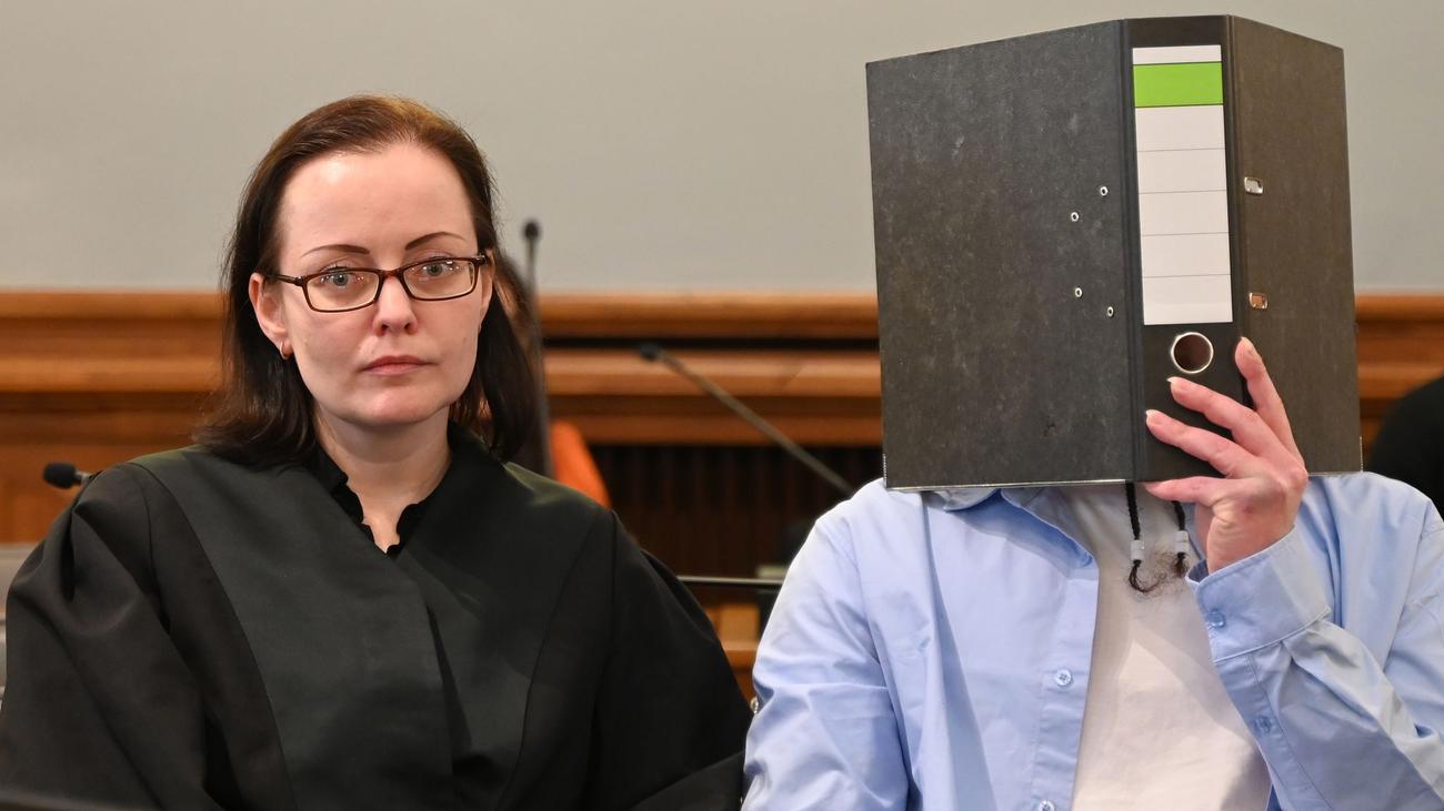 Mordprozess in Leipzig: Drohanruf: Urteilsverkündung nach Messertat verschoben