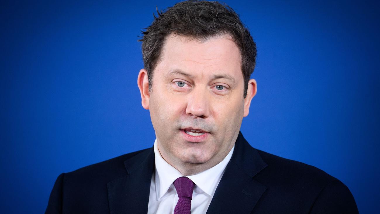 Spritpreise und Inflation: Klingbeil macht in Regierung Druck für Energie-Entlastungen