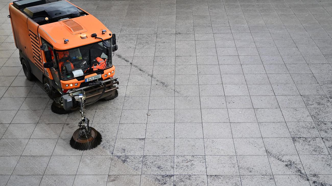 Dauereinsatz gegen Splitt: Stadtreinigung beseitigt fast 10.000 Tonnen Splitt