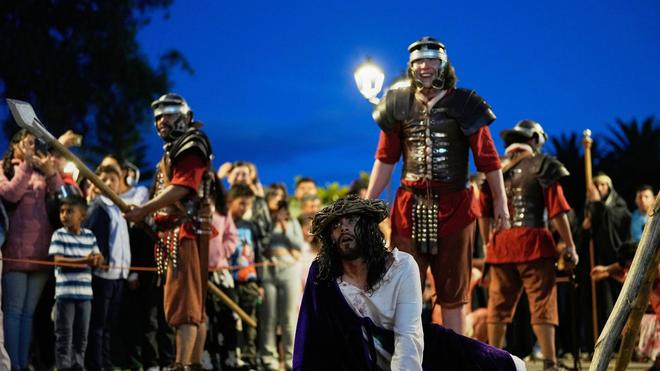 Fotografie: Karwoche in Kolumbien: Schauspieler stellen Kreuzweg in Nobsa nach