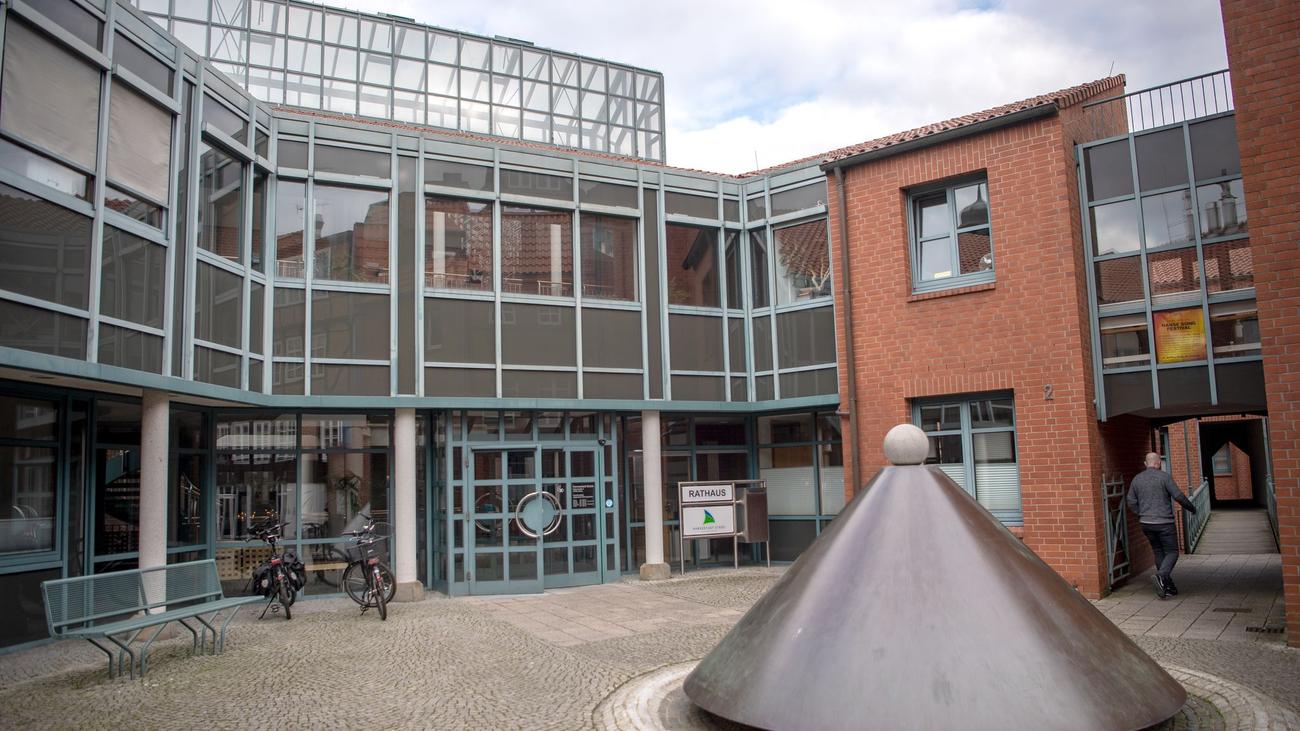 Verwaltung: Dank KI: Stade bietet Telefonservice rund um die Uhr