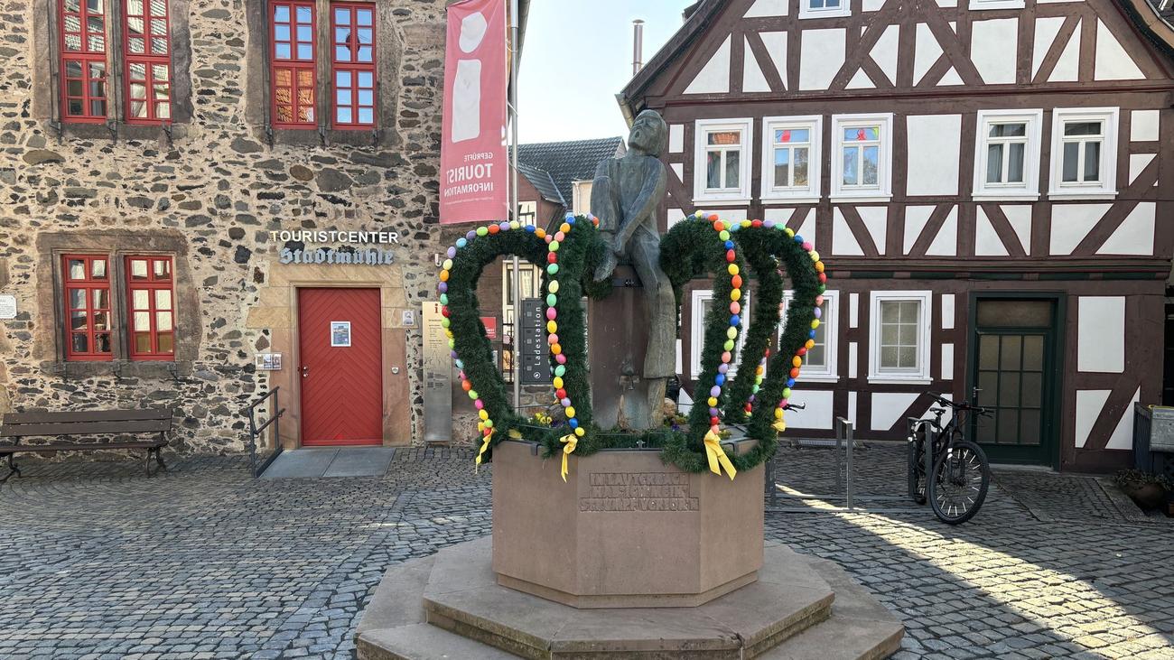 Brauchtum: Eierwerfen, Feuerräder und Osterbrot – Hessen feiert bunt