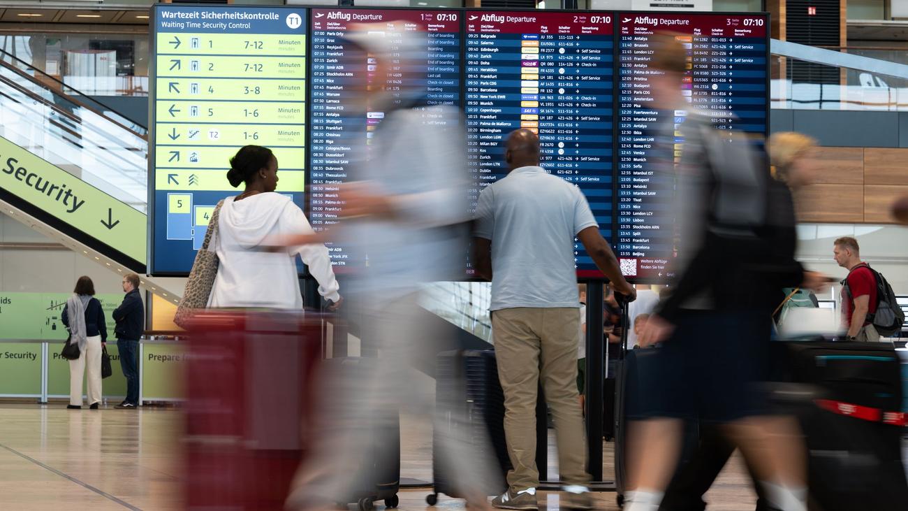 Feiertage: Osterverkehr am BER und bei der Bahn: Keine Probleme