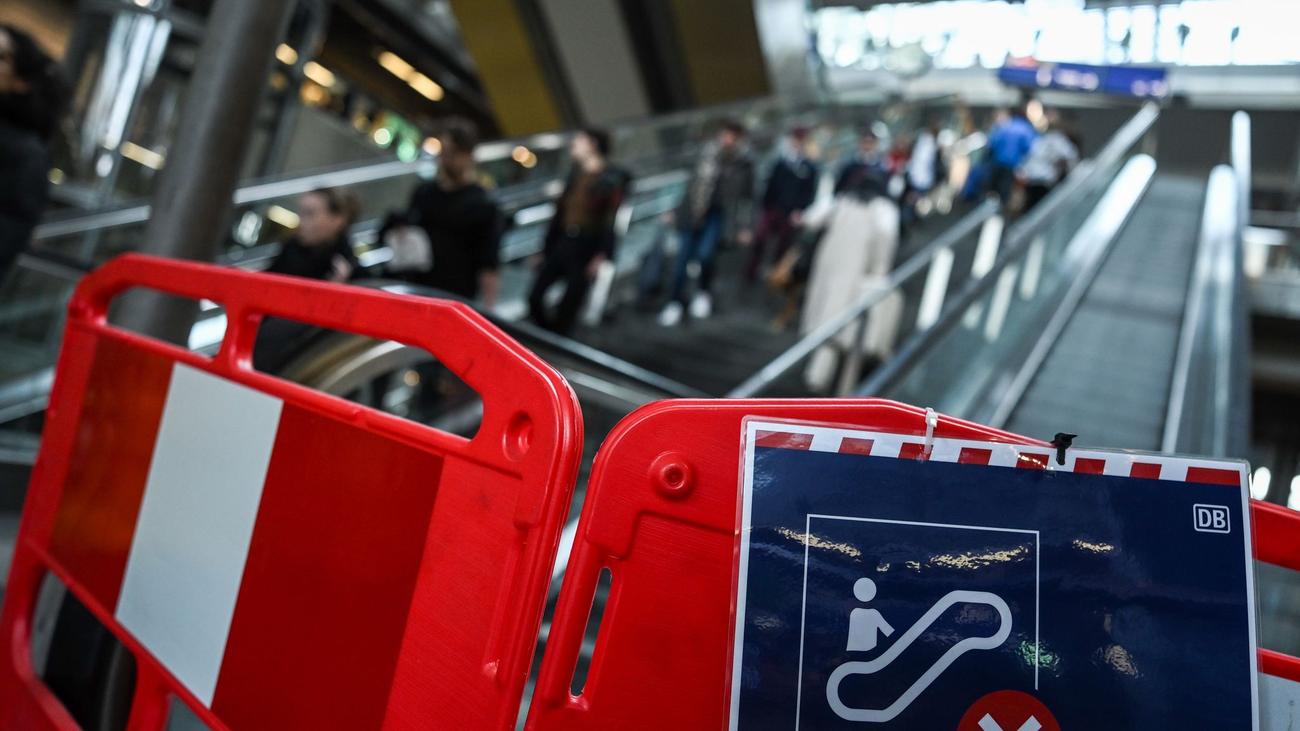 Deutsche Bahn: Rolltreppen-Chaos am Berliner Hauptbahnhof behoben