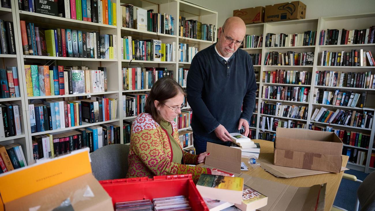 Medienfernleihe für Gefangene: Bildung per Post in die JVA - Bücher und CDs für Gefangene