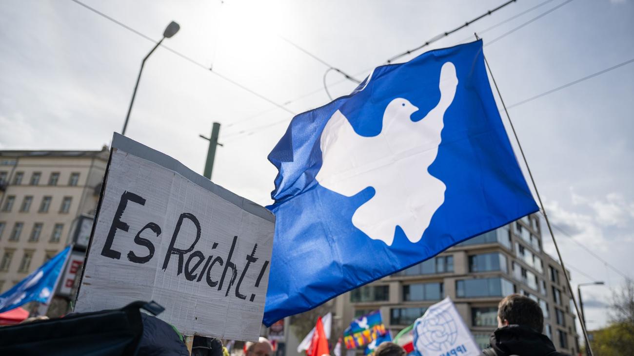 Tradition am Karsamstag: Ostermarsch in Berlin: Rund 1.000 Menschen demonstrieren