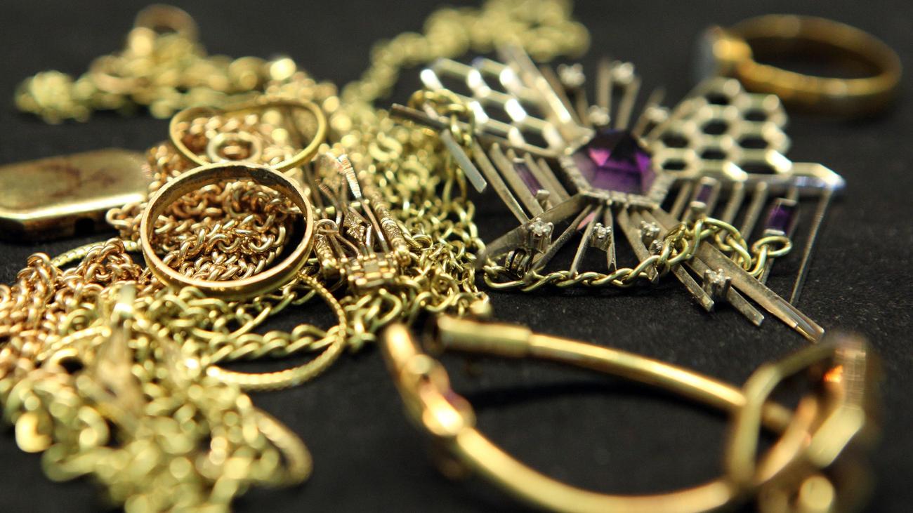 Blaulicht-Einsatz: Polizei jagt Schmuckdieb mit Hubschrauber – Täter entkommt