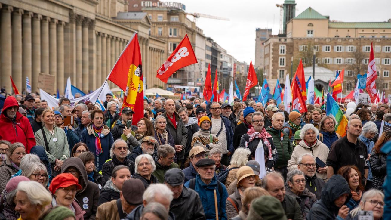 Demos gegen Krieg: Tausende fordern Frieden bei Ostermärschen im Südwesten