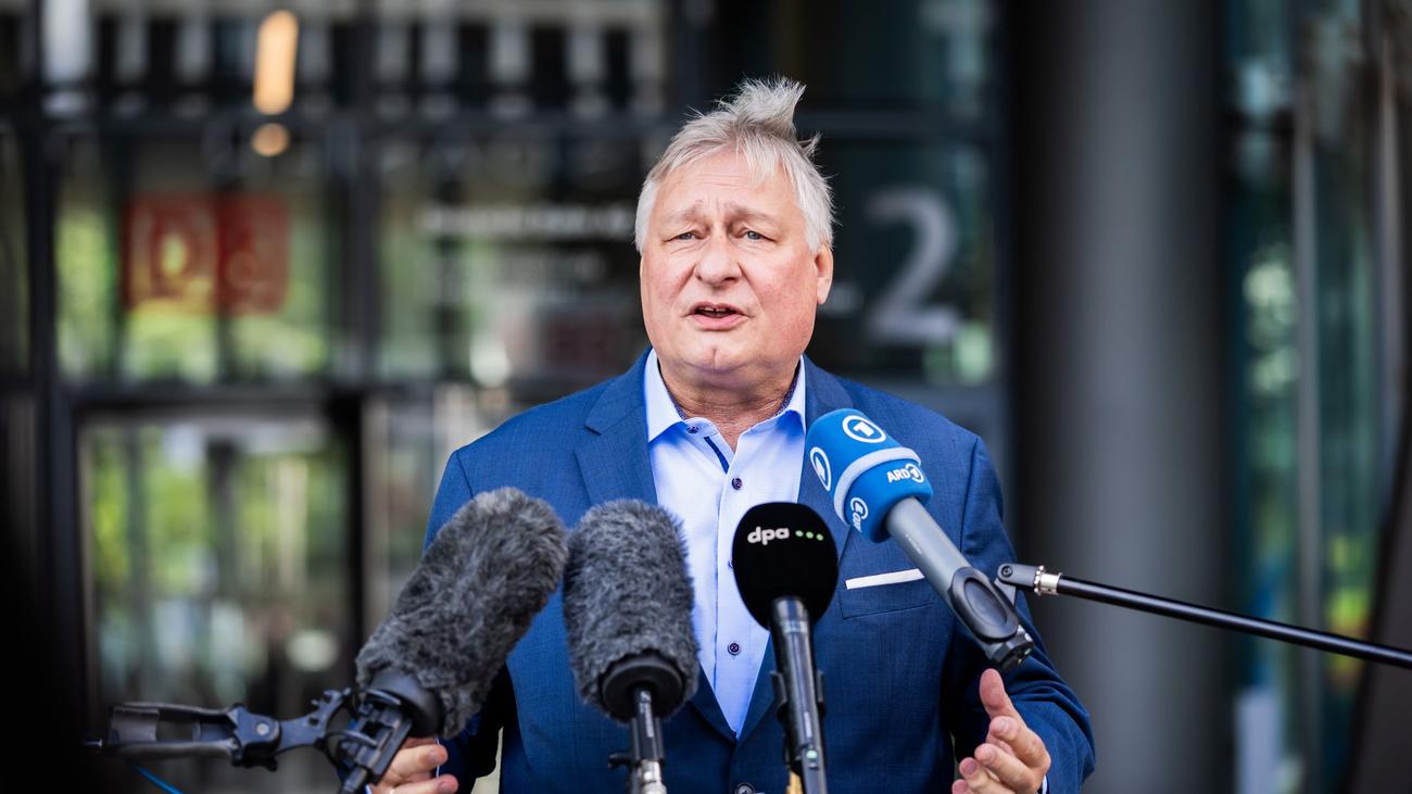 Folgen des Iran-Kriegs: Hohe Spritpreise: EVG-Chef bringt Bahn-Rabatte ins Gespräch