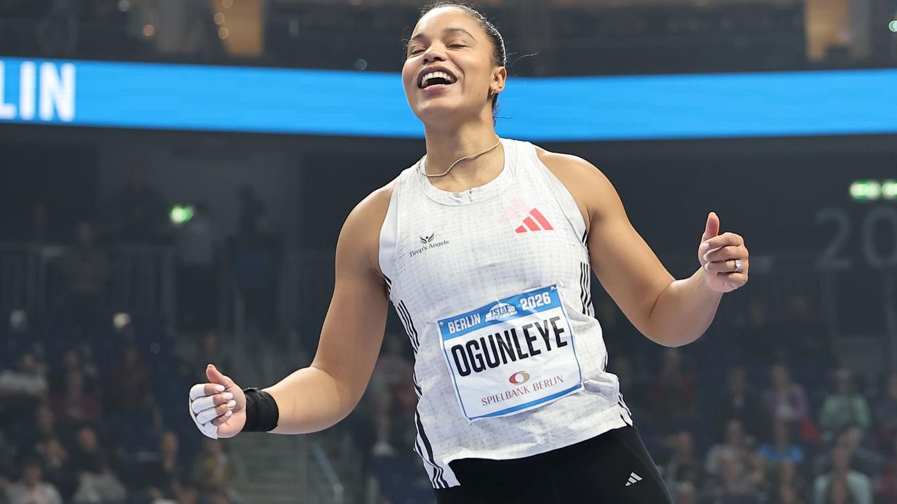 Leichtathletik: In Weiß: Kugelstoß-Olympiasiegerin Ogunleye hat geheiratet
