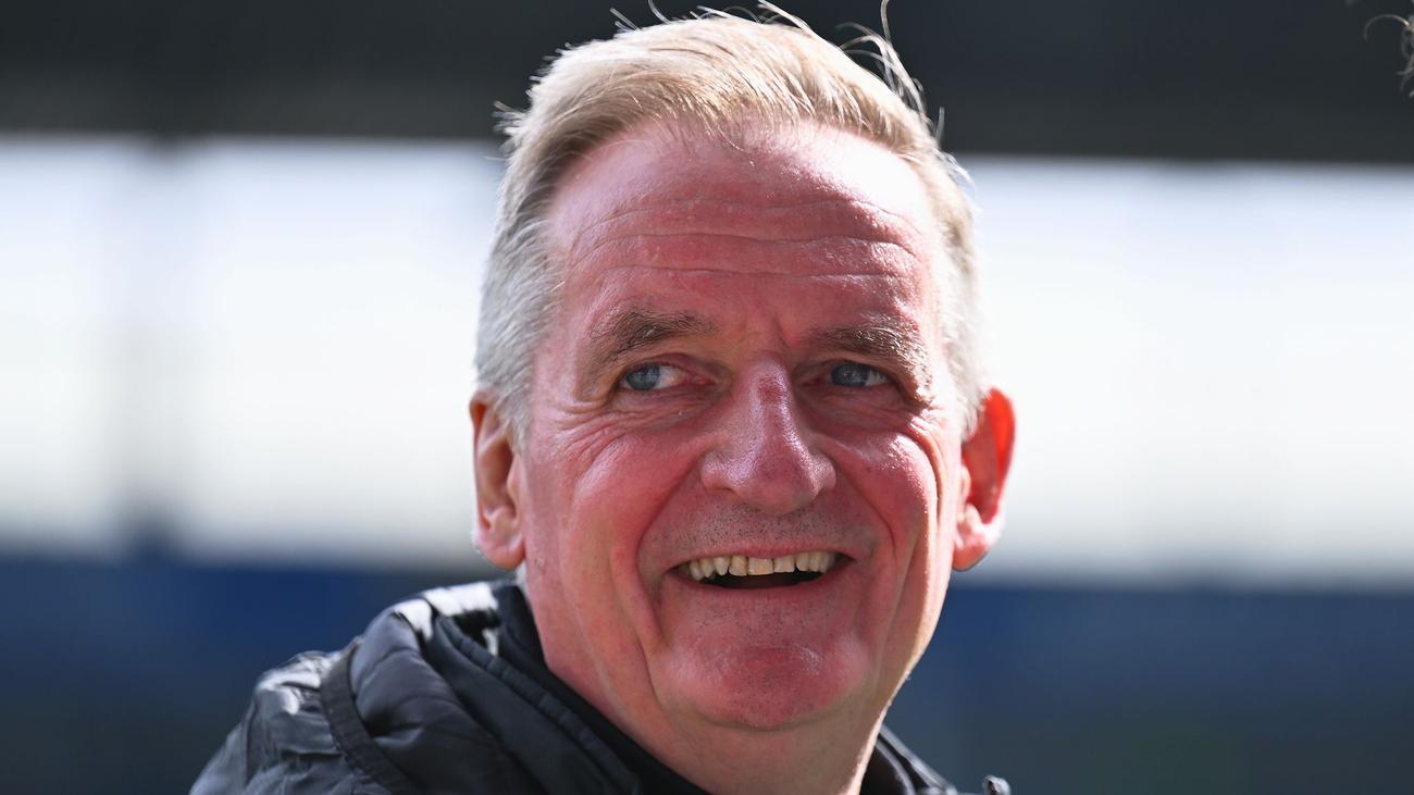 Fußball: "Keine frühzeitige Entscheidung": Sander lobt und mahnt