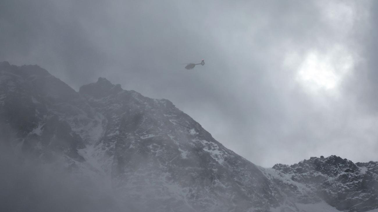Bergrettung: Nebel am Arlberg – Bergrettung holt acht Skifahrer vom Hang