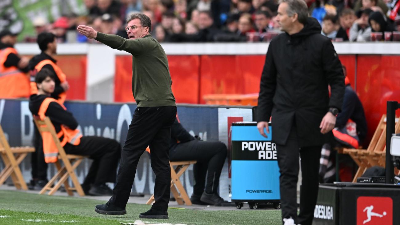 Fußball-Bundesliga: "Unterirdisch": Wolfsburgs Hecking nach 3:6 mit Schiri-Frust