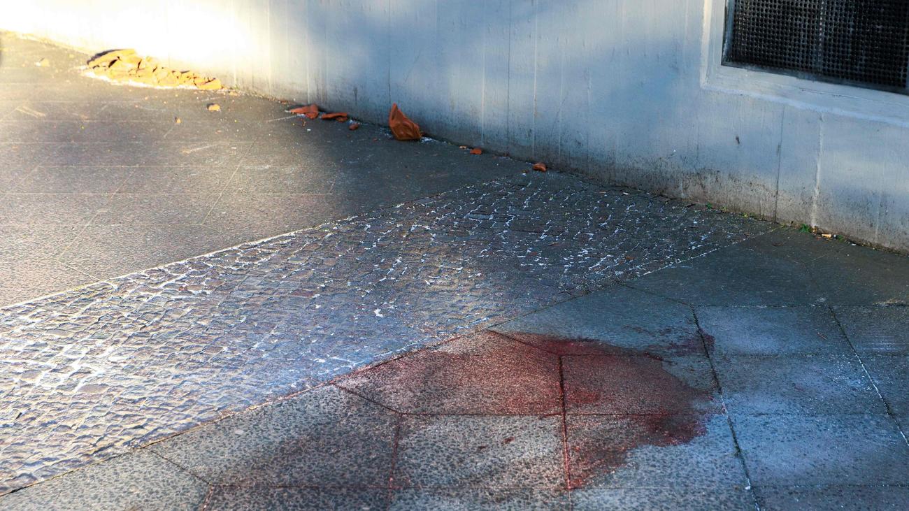 Notfall: Berliner Polizei: Mann offenbar von Blumenkübel erschlagen