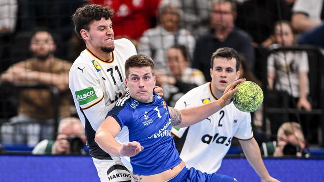 Handball-Bundesliga: Der isländische Nationalspieler Viggo Kristjansson (M) wechselt im Sommer 2027 nach Flensburg. (Archivbild)