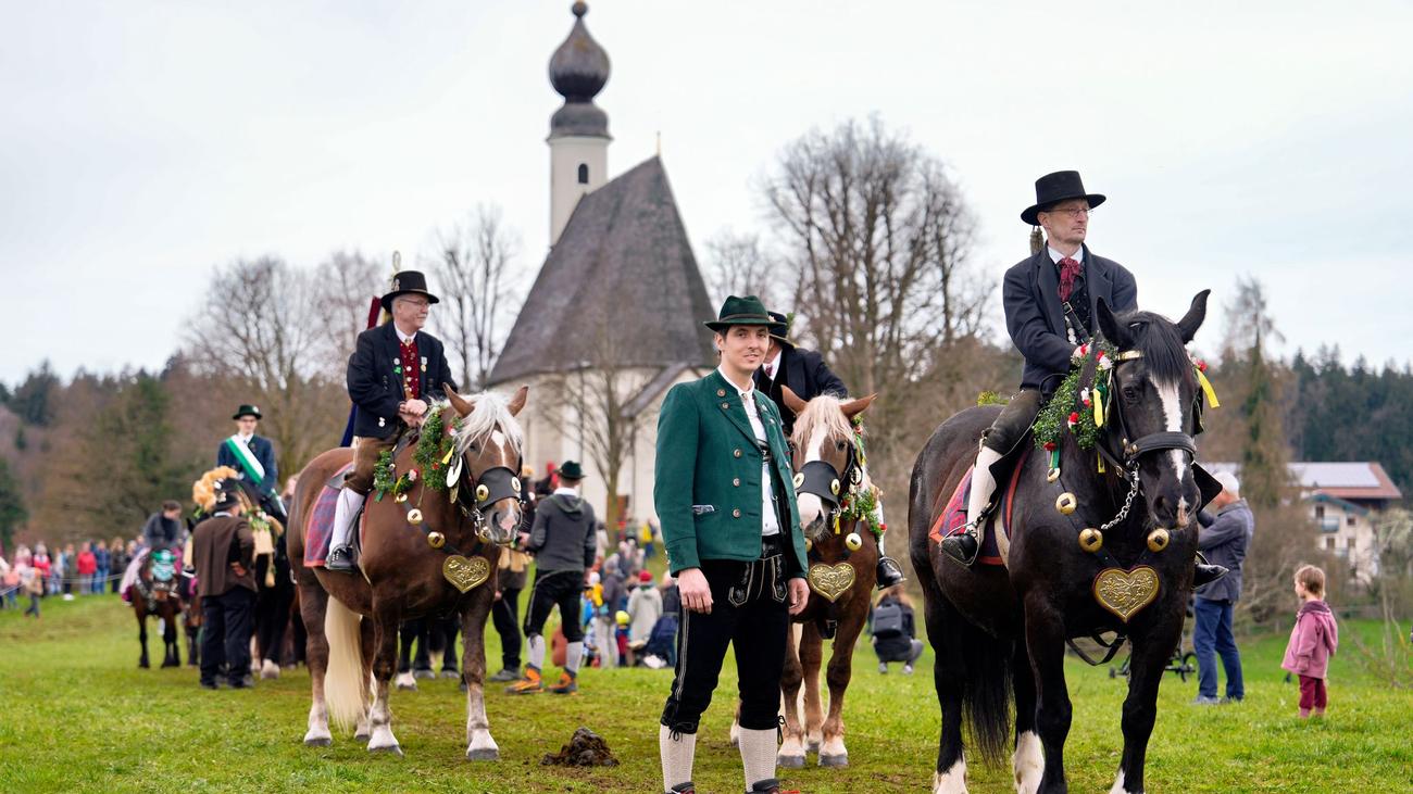 Brauchtum: Georgiritt mit Hunderten Pferden - Ehrengast Kardinal Marx
