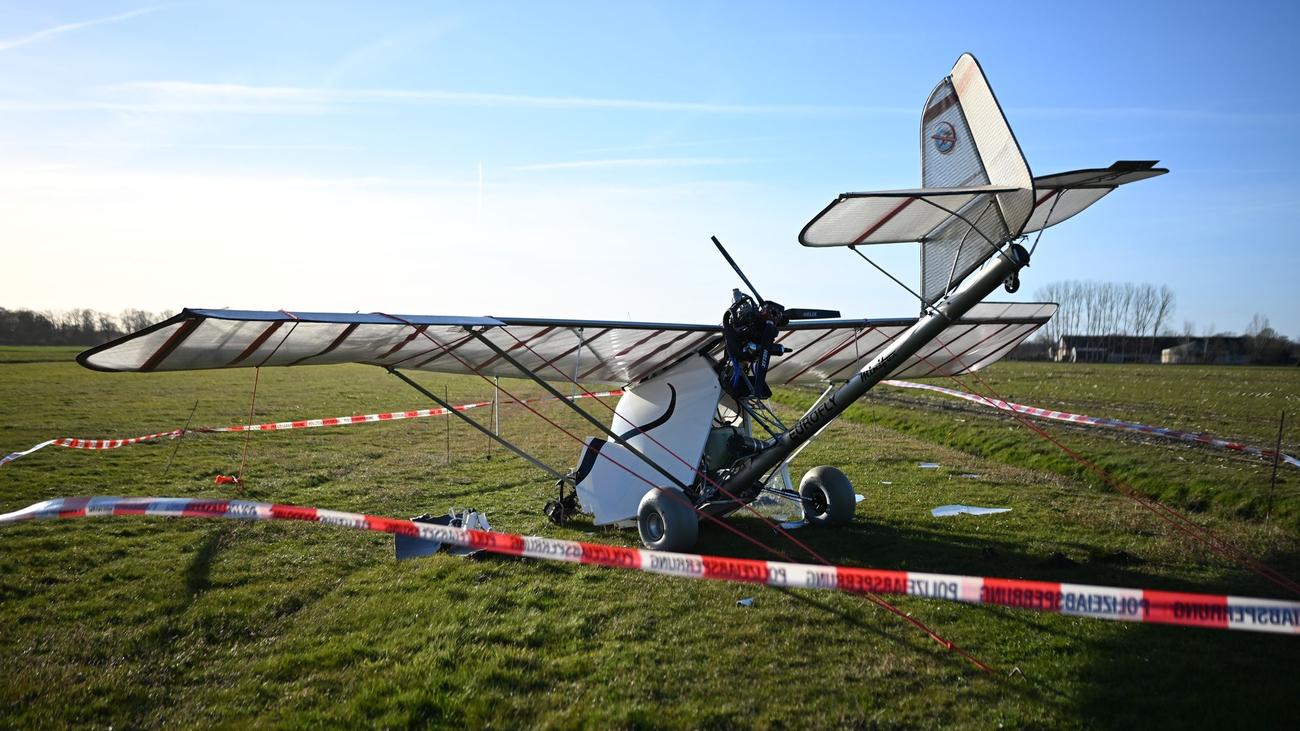 Direkt nach dem Start: Leichtflugzeug stürzt ab - Pilot tödlich verletzt