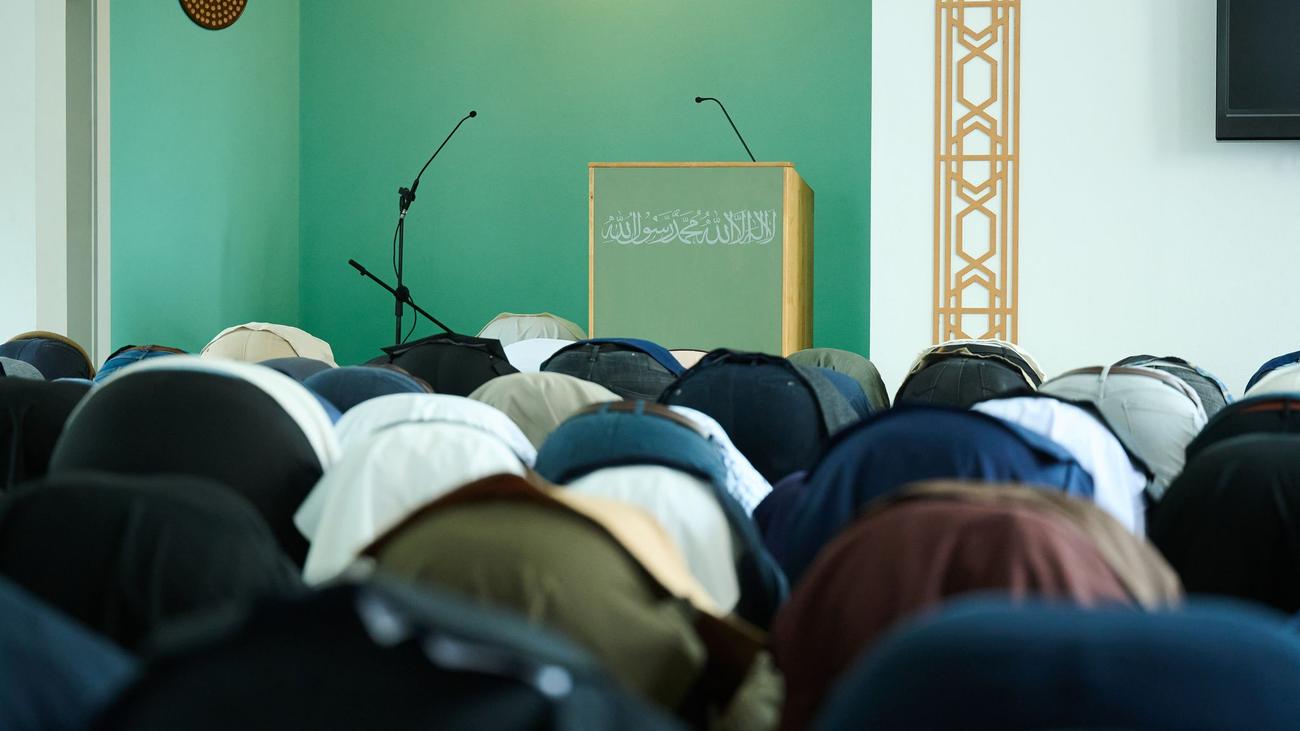 Polizei-Einsatz: Mann mit Messer stört Gebet in Hamburger Moscheegemeinde