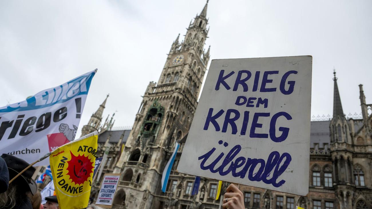 Demonstrationen: Ostermärsche in Bayern: Hunderte demonstrieren für Frieden