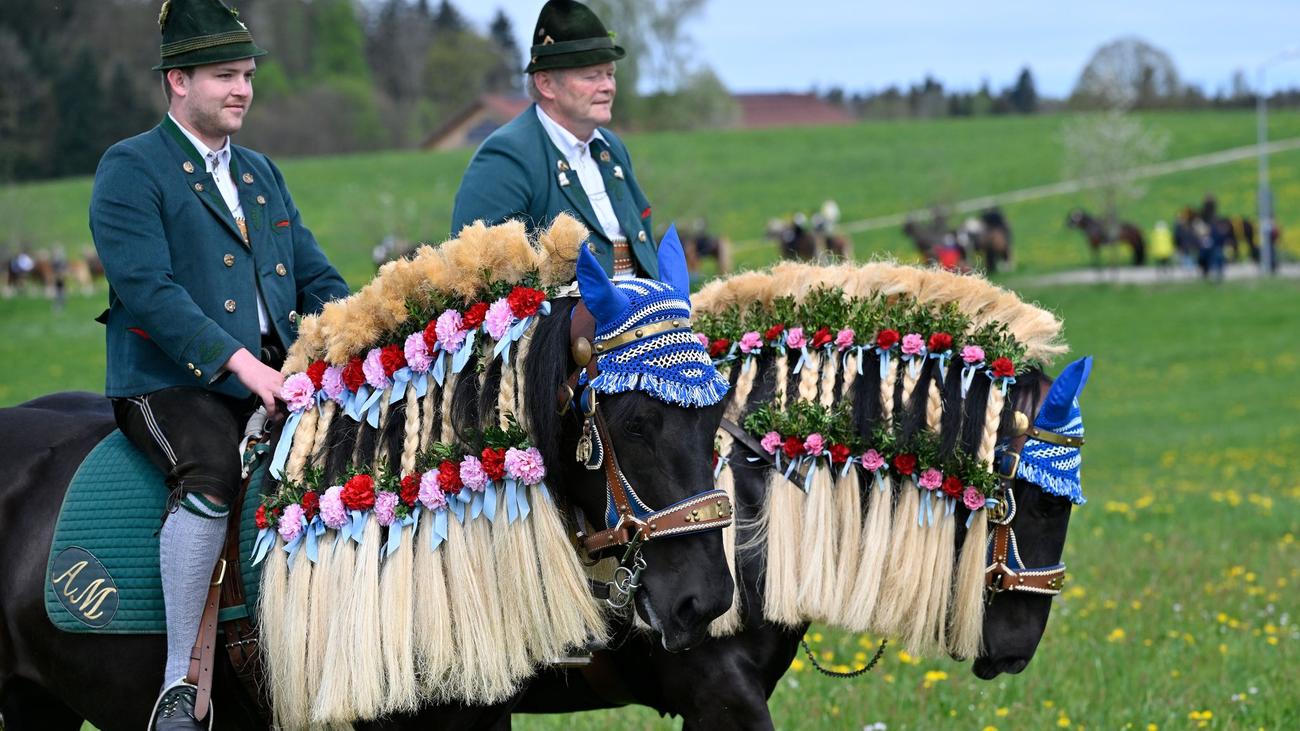 Brauchtum: Reiter, Pferde, Schwertertanz – Georgiritt am Ostermontag