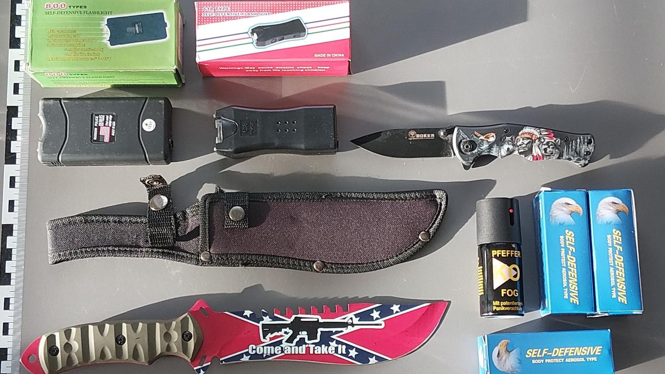 Grenzkontrolle: 15-Jähriger mit Waffenarsenal an der Grenze gestoppt