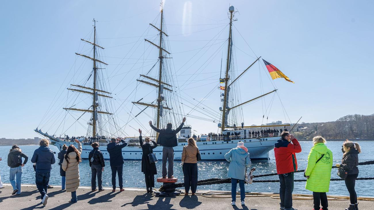 Segelschulschiff der Marine: Crew der "Gorch Fock" segelt nach Amerika