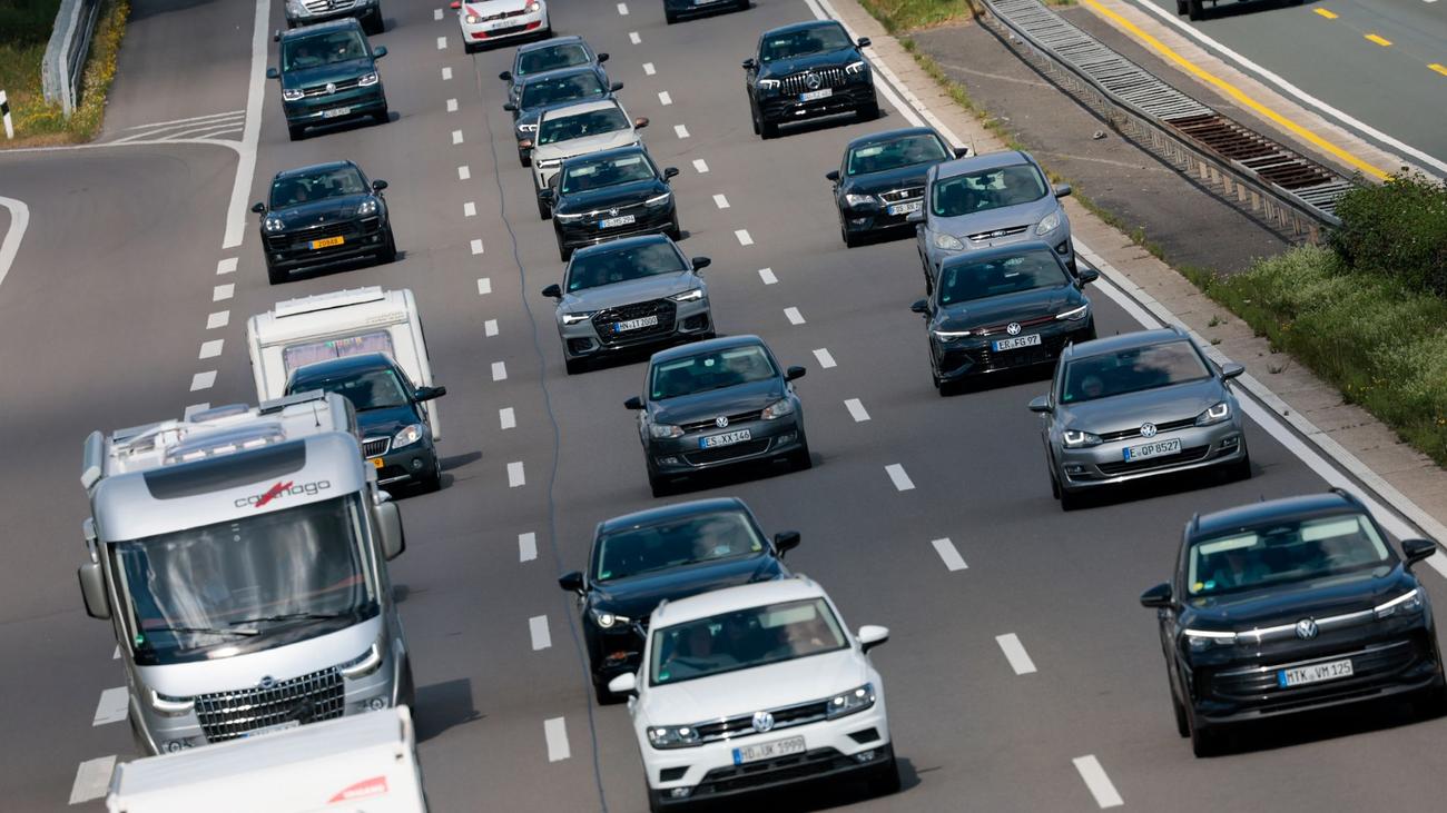 Automarkt: Kräftiges Plus bei E-Autos - Experte: Förderung wirkt