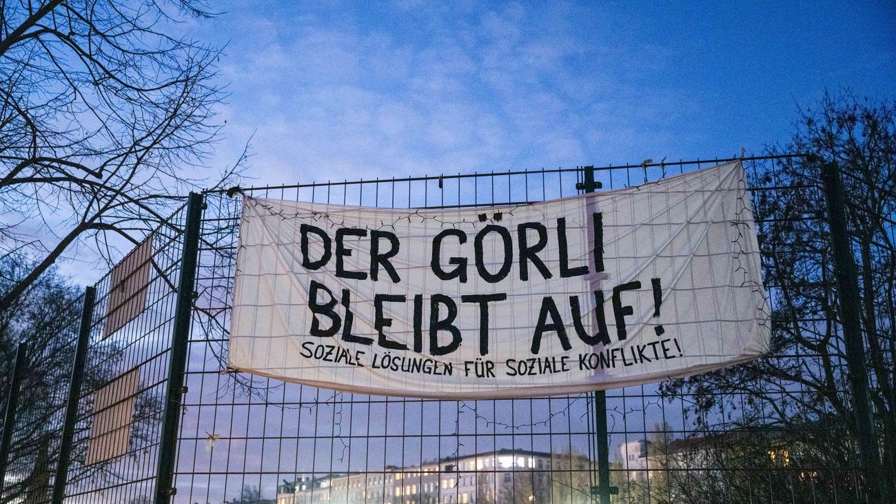 Streit um Park: Osterhasen-Protest gegen Schließung von Görlitzer Park