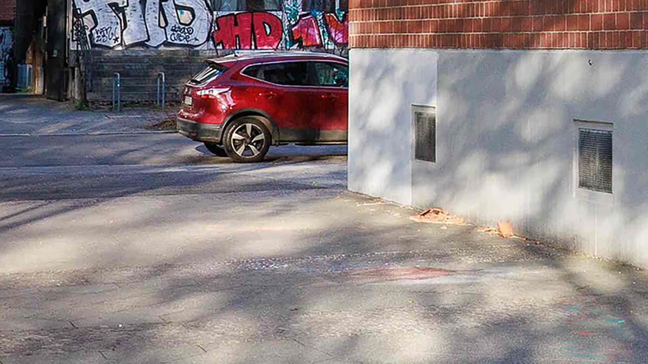 Tragischer Tod: Blumenkübel erschlägt Mann – Obduktion angeordnet