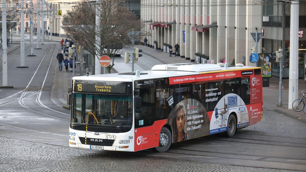 Hohe Spritpreise: Verband sieht Millionen-Mehrkosten im Busverkehr