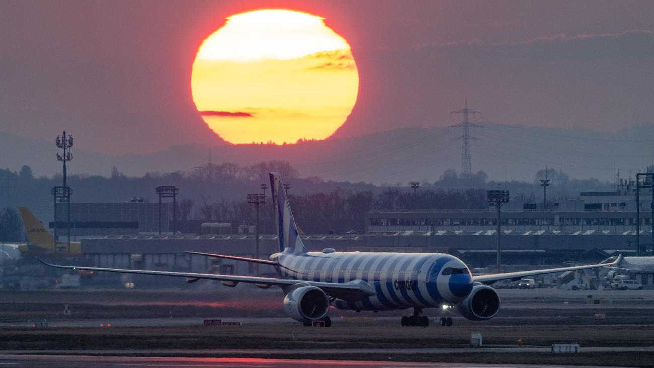 Drehkreuz statt Ferienflieger: Condor erfindet sich neu - Operativer Gewinn steigt