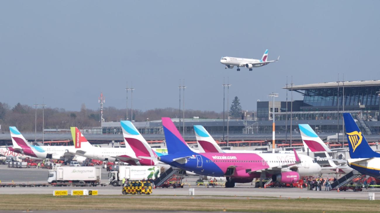 Zweite Streikwelle: Flugbegleiter streiken - Flüge in Hamburg fallen aus