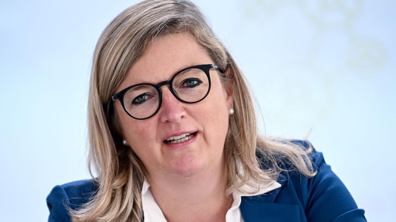 Spritpreise: Ministerin Klement fordert Entlastung für Autofahrer