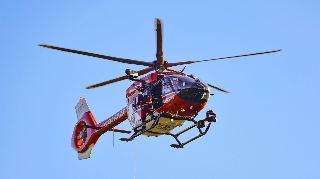 Mit Helikopter abtransportiert: Achtjährige stürzt beim Wandern in Höhle ab