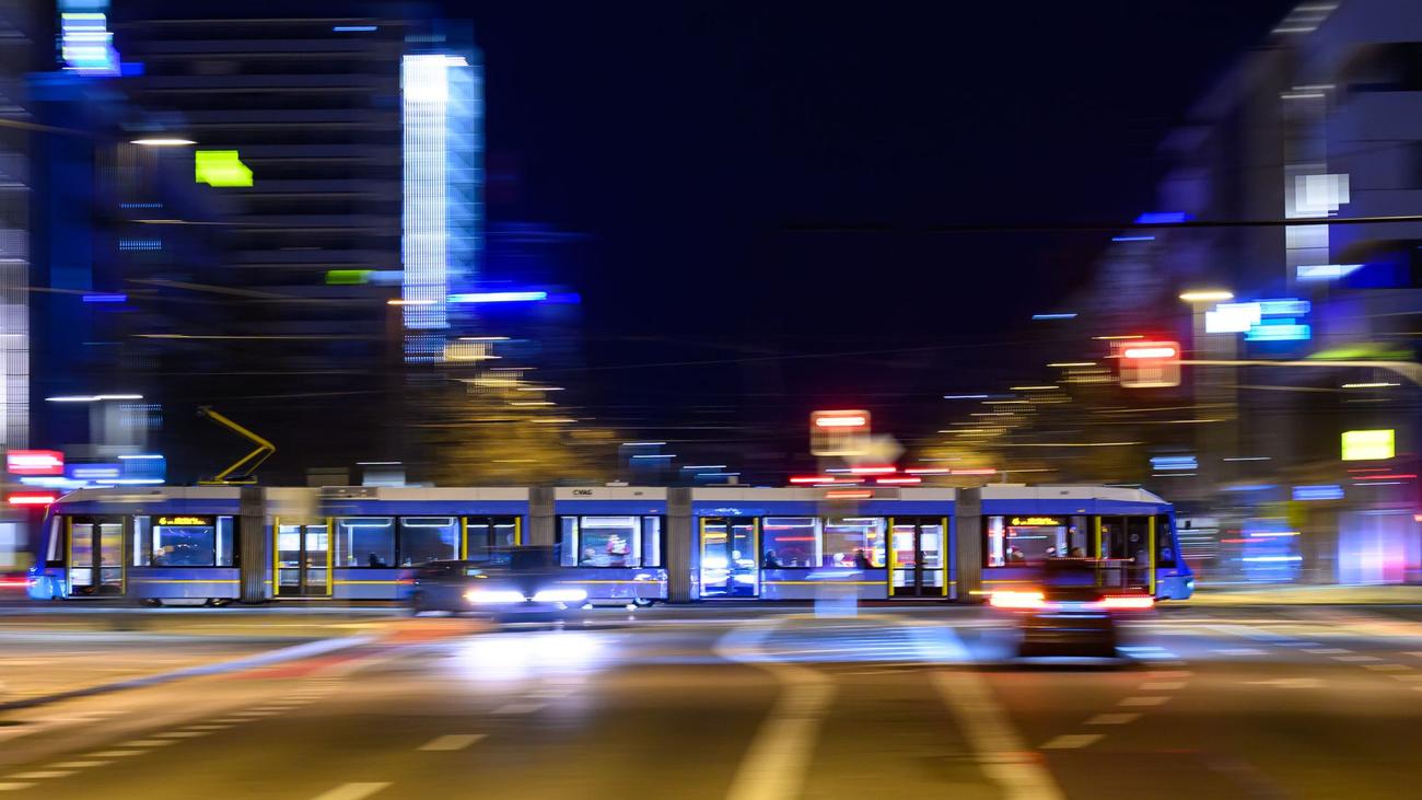 Verkehr: Hohe Spritpreise treiben Fahrgäste zu Bus und Bahn
