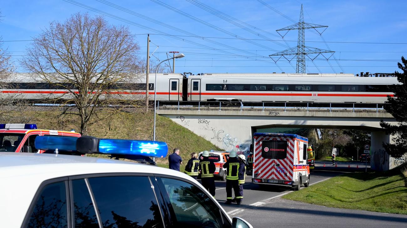 Bahn: Beschädigter ICE im Bahnhof Wittenberg angekommen