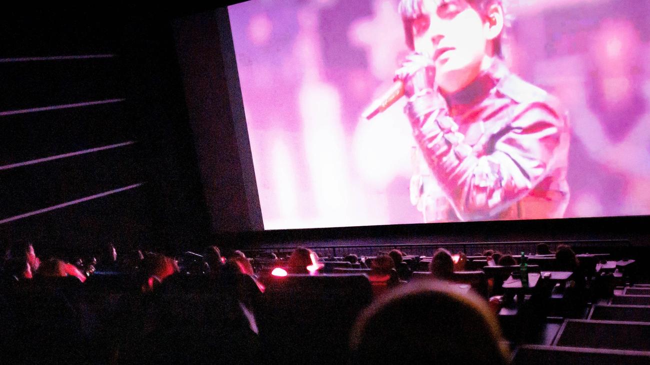 Livekonzert auf der Leinwand: BTS-Comeback: Fans feiern Welttournee auch im Kino