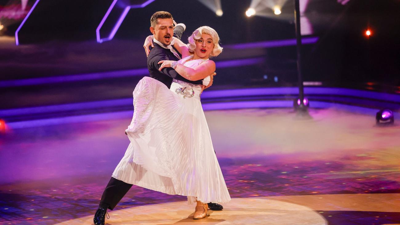 Fernsehen: Flieger, Babyglück, Bestnoten – viel Wirbel bei Let's Dance