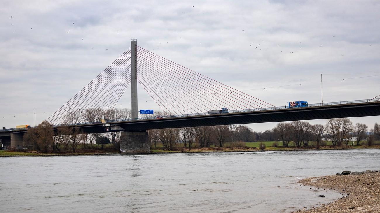 Einbau von Lastsensoren: Rheinbrücke Bonn von Samstagabend bis Sonntagabend gesperrt