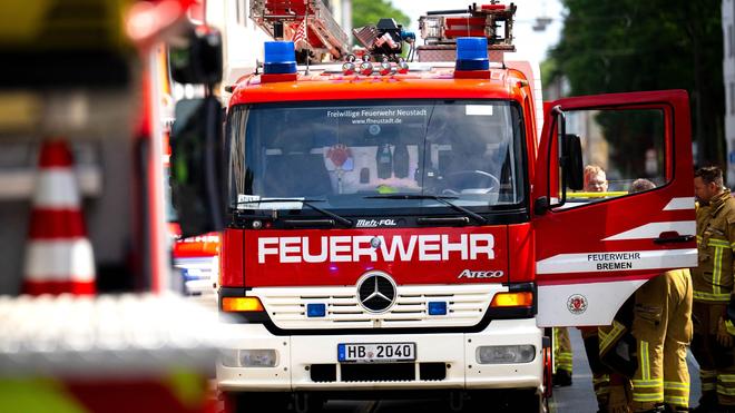 Notfälle: Die Feuerwehr bringt den Brand nach zwei Stunden unter Kontrolle. (Symbolbild)