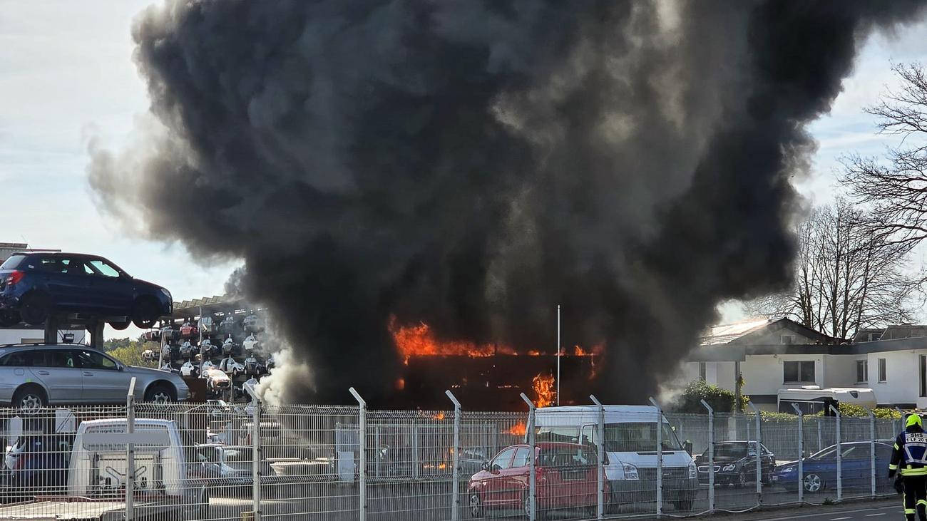 Brände: Geschätzt 300.000 Euro Schaden bei Brand nahe Gütersloh
