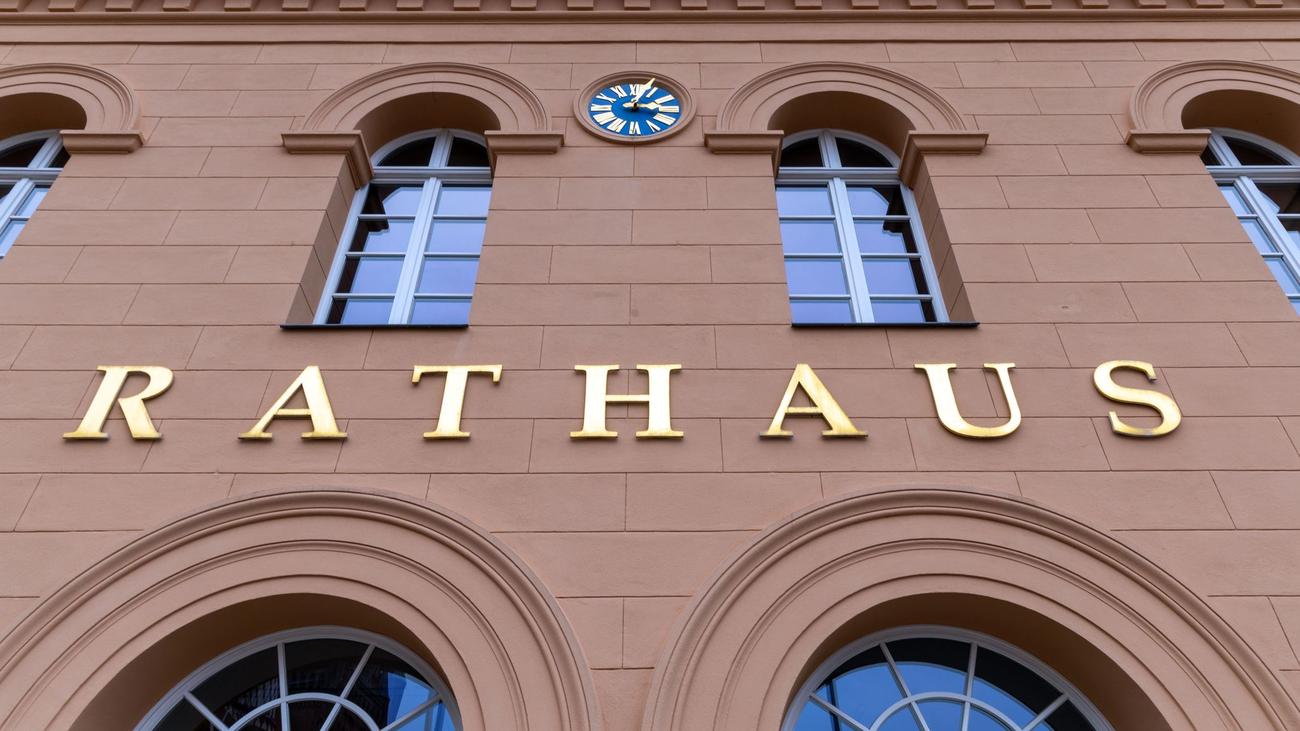 Stichwahl in Schwerin: OB-Wahl Schwerin: Stichwahl zwischen SPD-Frau und CDU-Mann