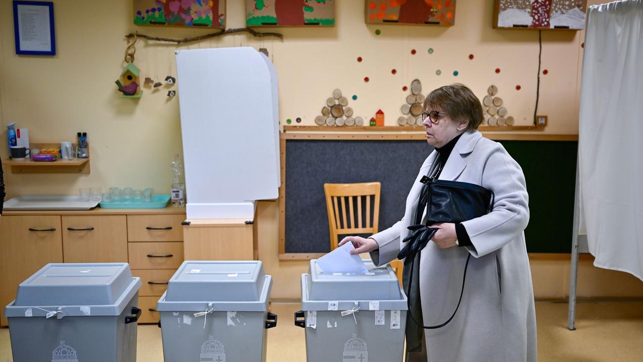 Historische Wahl: Ungarn stimmen über neues Parlament ab