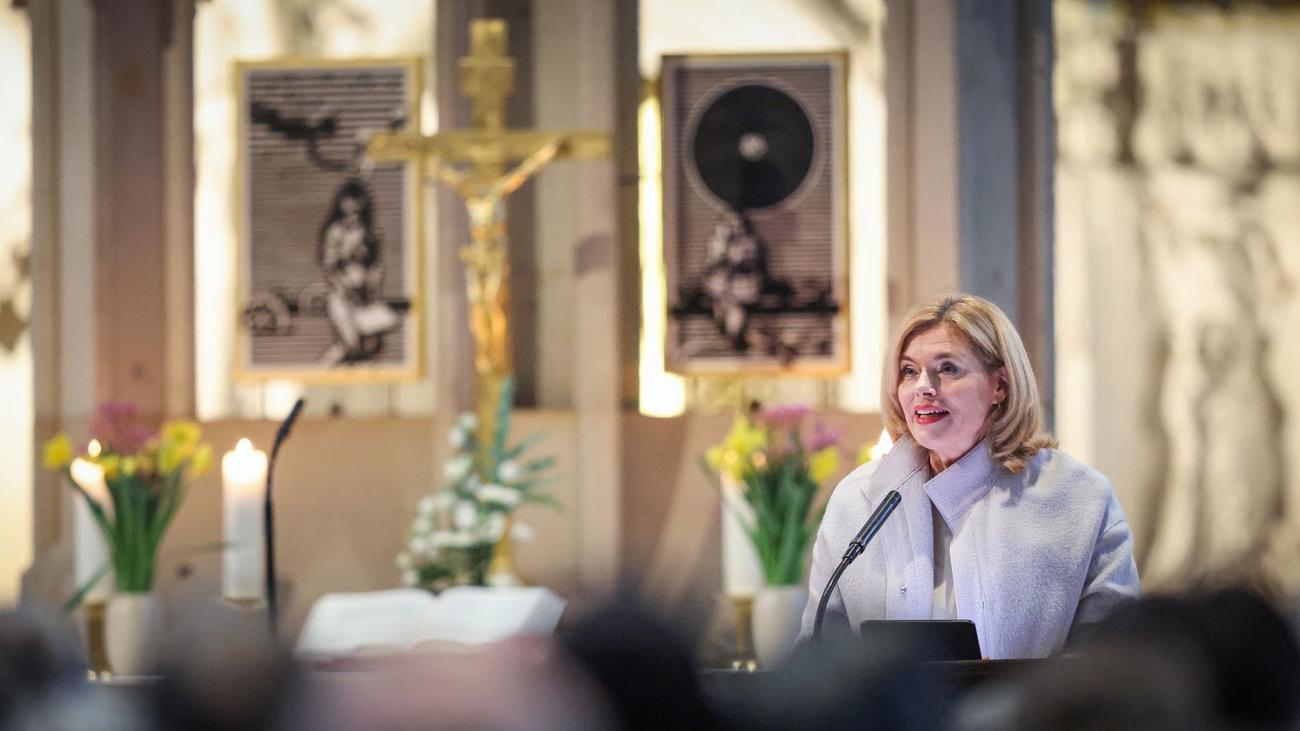 Domlesung in Magdeburg: Klöckner warnt vor Verrohung: Würde als Maßstab der Politik