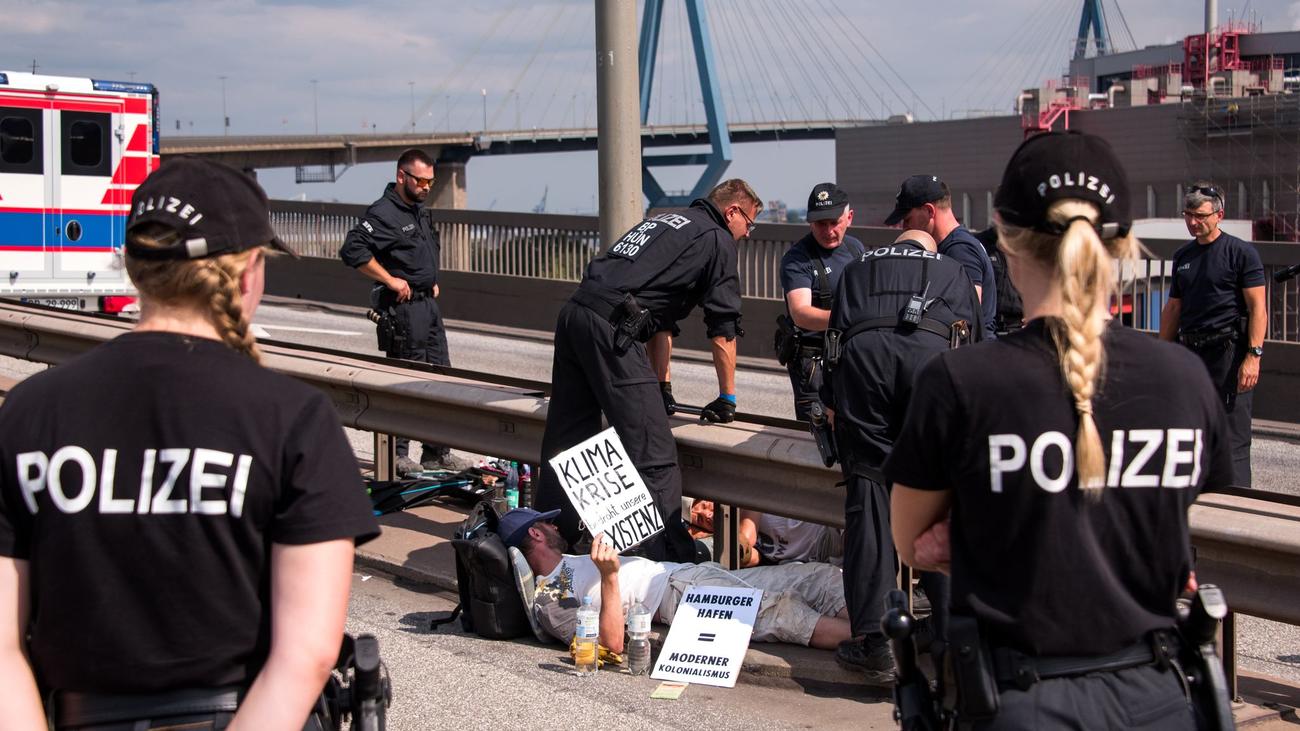 Protestaktion: Köhlbrandbrücke blockiert - Geldstrafe für Klimaaktivist